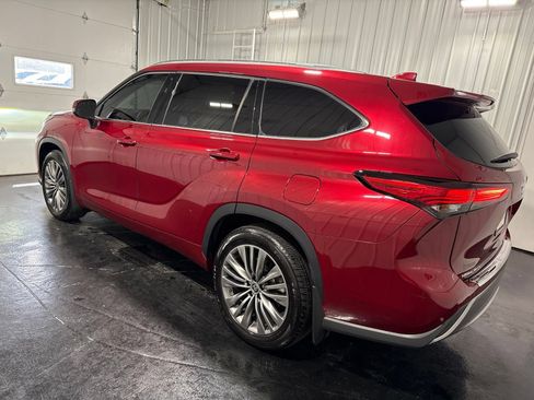 Used 2021 Toyota Highlander Platinum AWD/4WD image 2