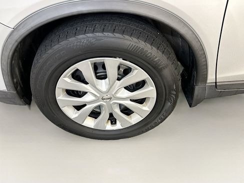 Used 2018 Nissan Rogue S AWD/4WD image 11