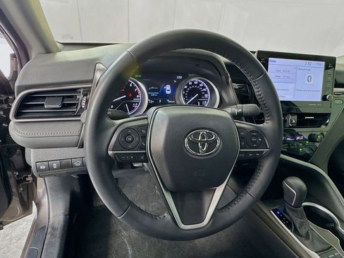 Used 2023 Toyota Camry XLE image 11