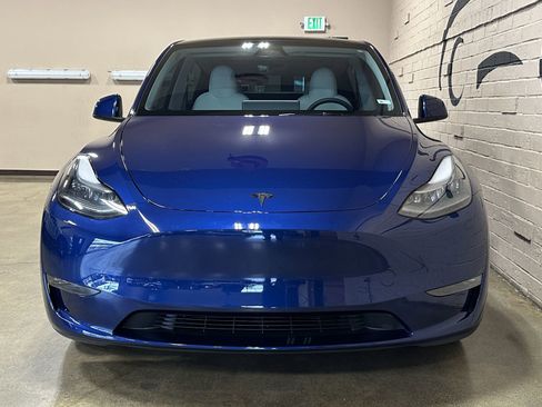 Used 2024 Tesla Model Y Performance image 11