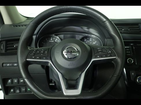 Used 2018 Nissan Rogue SL image 26