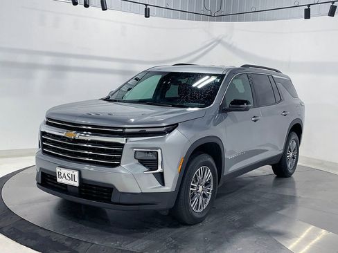 Used 2026 Chevrolet Traverse LT image 8