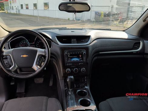 Used 2016 Chevrolet Traverse LT w/ Style and Technology Package FWD image 18