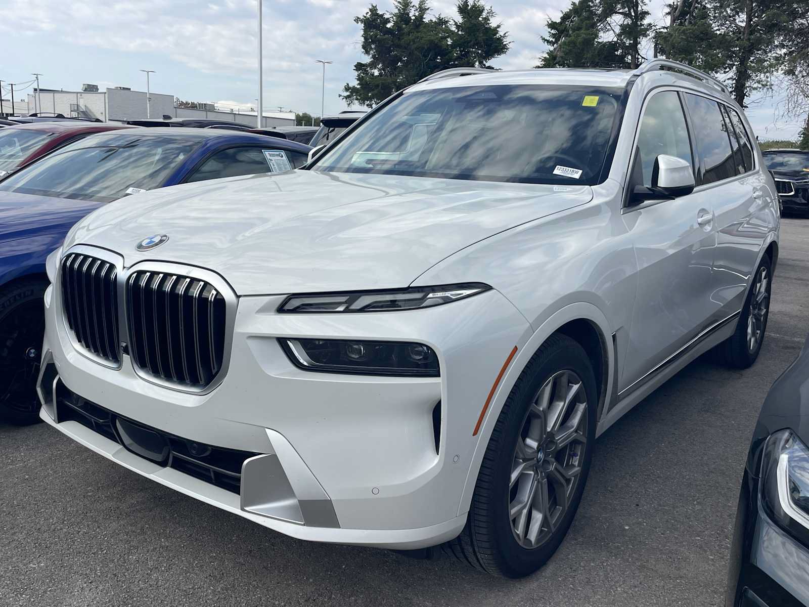 Used 2024 BMW X7 xDrive40i w/ Premium Package AWD/4WD image 3
