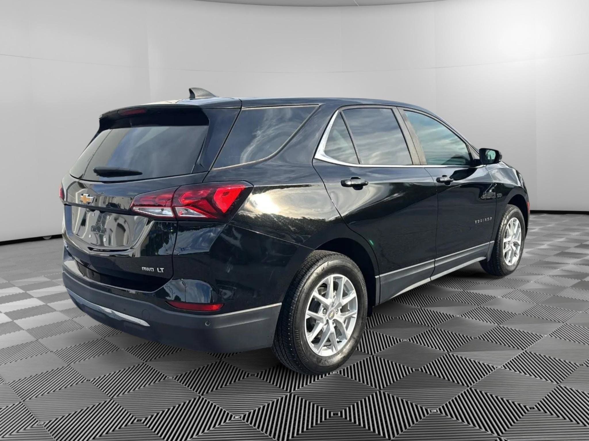 Used 2023 Chevrolet Equinox LT AWD/4WD image 4
