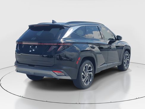 Used 2025 Hyundai Tucson Limited FWD image 7