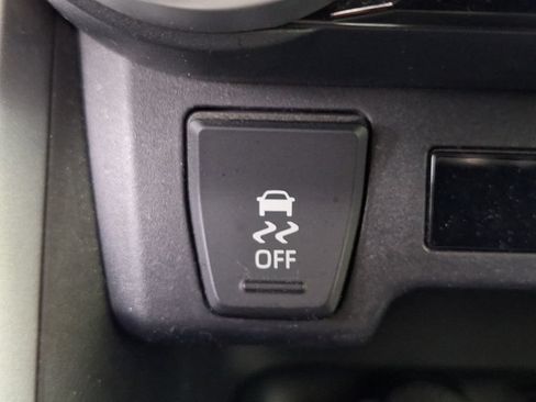Used 2022 Toyota RAV4 XLE FWD image 23