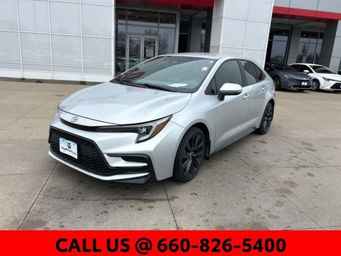 Used 2024 Toyota Corolla SE image 2