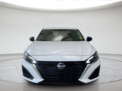 Used 2025 Nissan Altima 2.5 SV FWD image 8