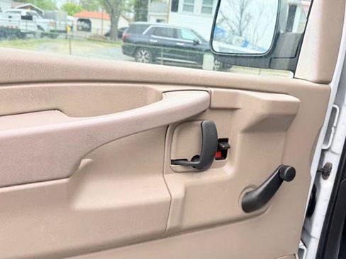 Used 2011 Chevrolet Express 2500 RWD image 28