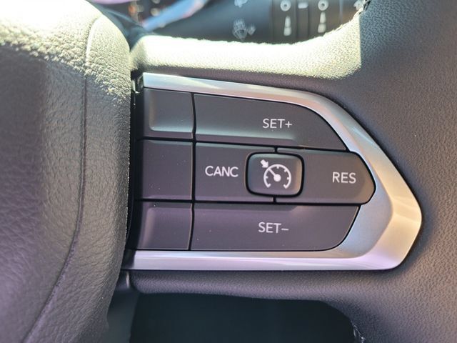 Used 2026 Jeep Compass Latitude AWD/4WD image 25