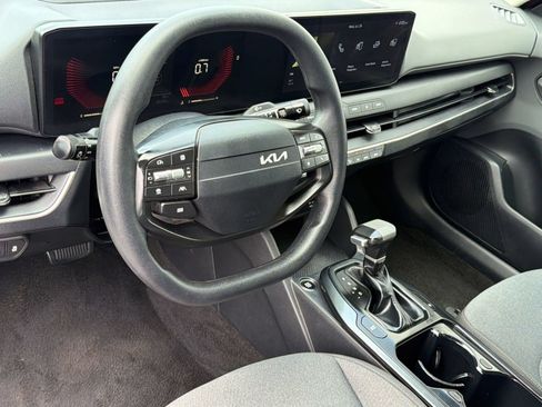 Used 2025 Kia K4 FWD image 4