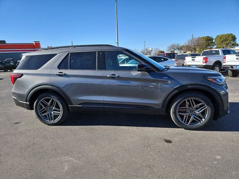 New 2026 Ford Explorer ST-Line w/ ST-Line Street Pack image 14