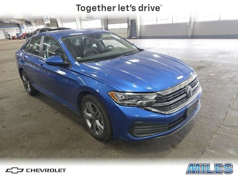 Used 2024 Volkswagen Jetta SE FWD image 1