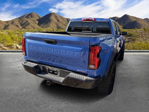 Used 2025 Chevrolet Colorado ZR2 w/ Technology Package AWD/4WD image 3