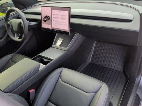 Used 2026 Tesla Model Y 2WD image 17