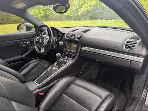 Used 2016 Porsche Cayman w/ Convenience Package RWD image 23