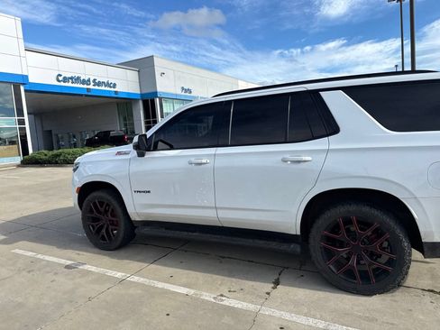 Used 2021 Chevrolet Tahoe Z71 w/ Luxury Package AWD/4WD image 10