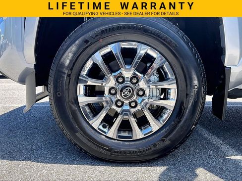 Used 2025 Toyota Tacoma Limited AWD/4WD image 9