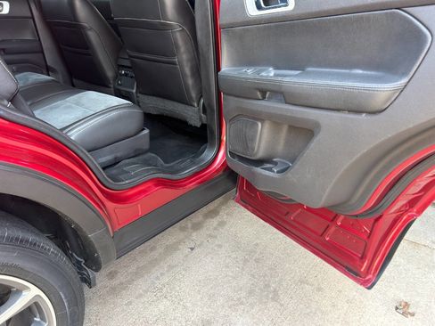 Used 2015 Ford Explorer XLT w/ Equipment Group 202A AWD/4WD image 20
