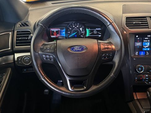 Used 2019 Ford Explorer XLT w/ Equipment Group 202A AWD/4WD image 18