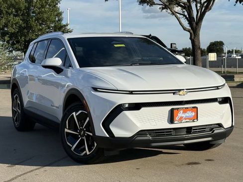 New 2026 Chevrolet Equinox EV LT AWD/4WD image 3