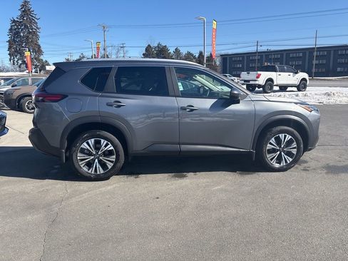 Used 2023 Nissan Rogue SV w/ SV Premium B Package image 8