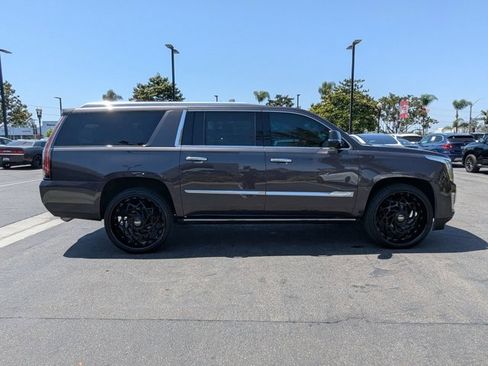 Used 2016 Cadillac Escalade ESV Premium image 4