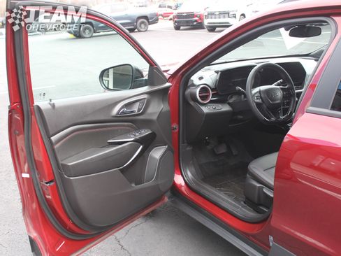 Used 2025 Chevrolet Trax RS w/ Driver Confidence Package image 10