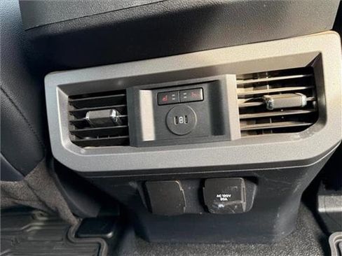 Used 2023 Ford F250 Lariat w/ Chrome Package image 39