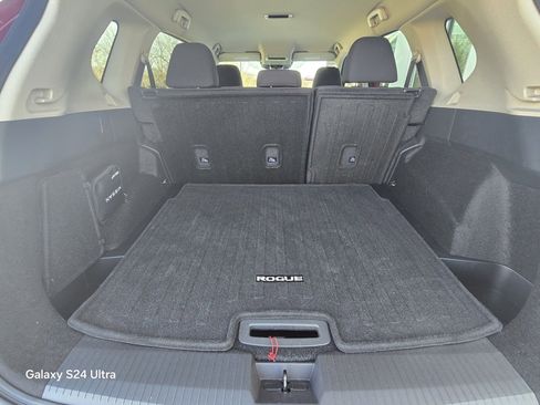 Used 2025 Nissan Rogue S image 30