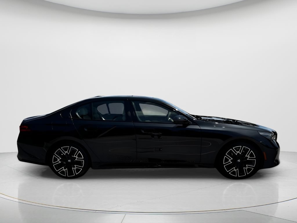 New 2027 BMW 530i xDrive w/ M Sport Package AWD/4WD image 4
