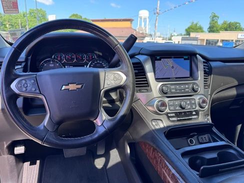 Used 2019 Chevrolet Suburban Premier RWD image 13