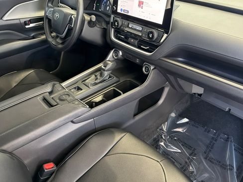 Used 2025 Toyota Grand Highlander AWD Hybrid image 20