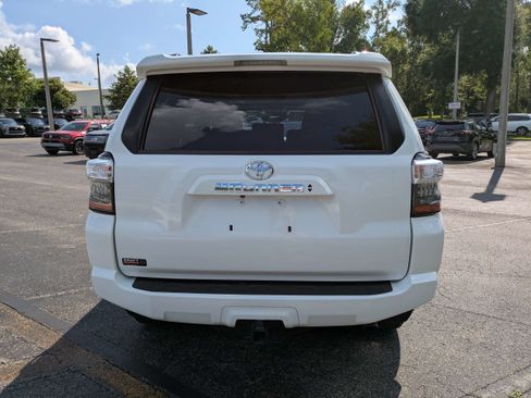 Used 2023 Toyota 4Runner SR5 Premium w/ Moonroof Package RWD image 5