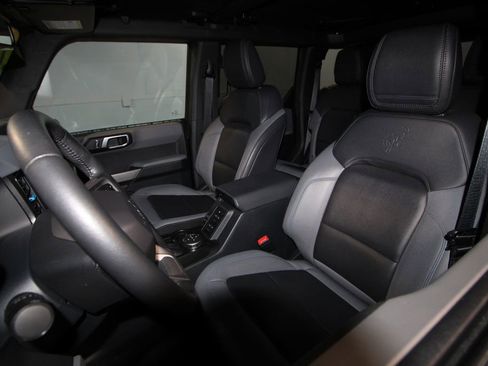 Used 2023 Ford Bronco Black Diamond image 4