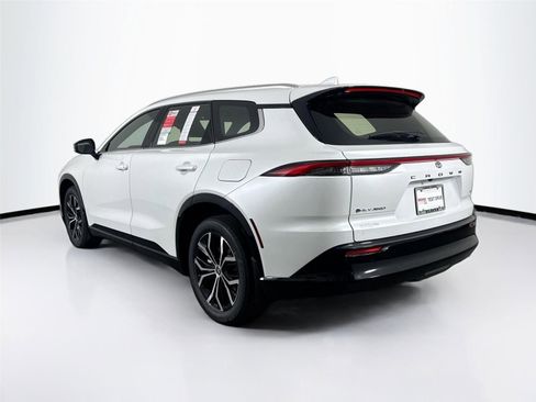 New 2025 Toyota Crown Signia image 2