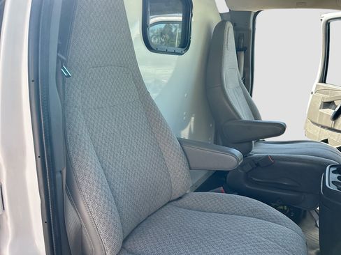 Used 2019 Chevrolet Express 2500 image 25