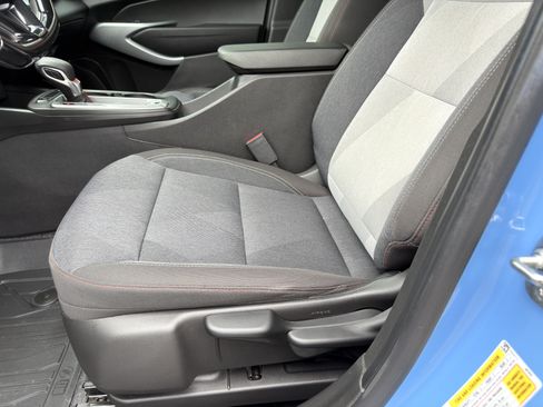 Used 2024 Chevrolet Trax RS FWD image 25