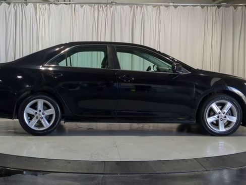 Used 2014 Toyota Camry SE FWD image 11