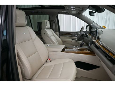 Used 2023 Cadillac Escalade Premium Luxury Platinum image 16