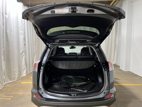 Used 2018 Toyota RAV4 Limited AWD/4WD image 33