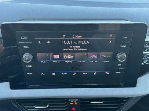 Used 2025 Volkswagen Jetta SE image 21