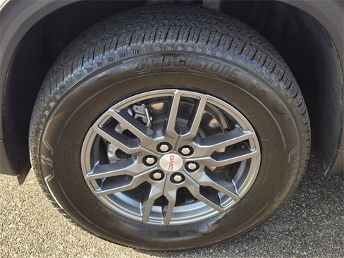 Used 2025 GMC Acadia Elevation image 12