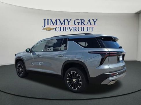 New 2026 Chevrolet Traverse LT w/ Sun and Wheel Package FWD image 3