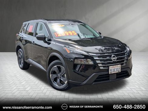 Used 2024 Nissan Rogue SV FWD image 1
