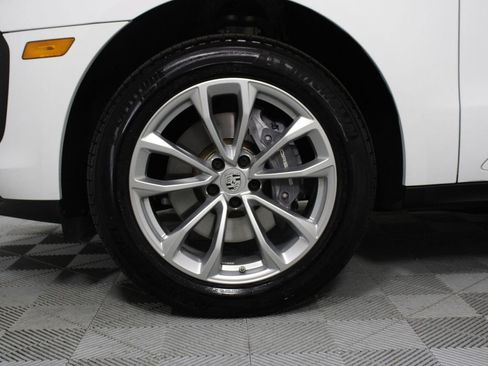 Certified 2026 Porsche Macan AWD/4WD image 30