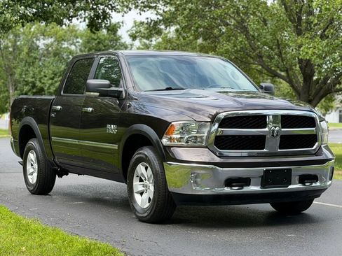 Used 2017 RAM 1500 Classic SLT w/ Luxury Group AWD/4WD image 3