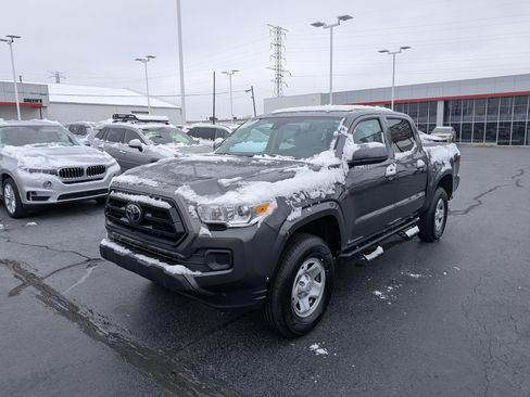 Used 2022 Toyota Tacoma SR image 4