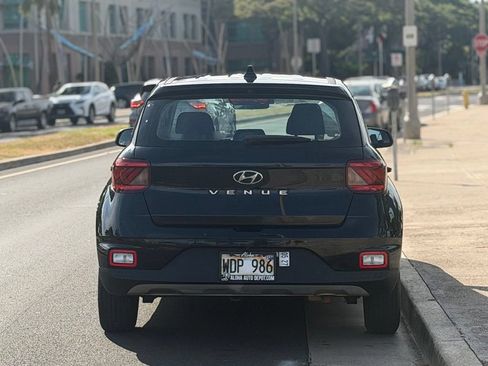 Used 2020 Hyundai Venue SE FWD image 4